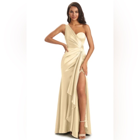 Dresses & Skirts - Elegant One Shoulder Cream Dress